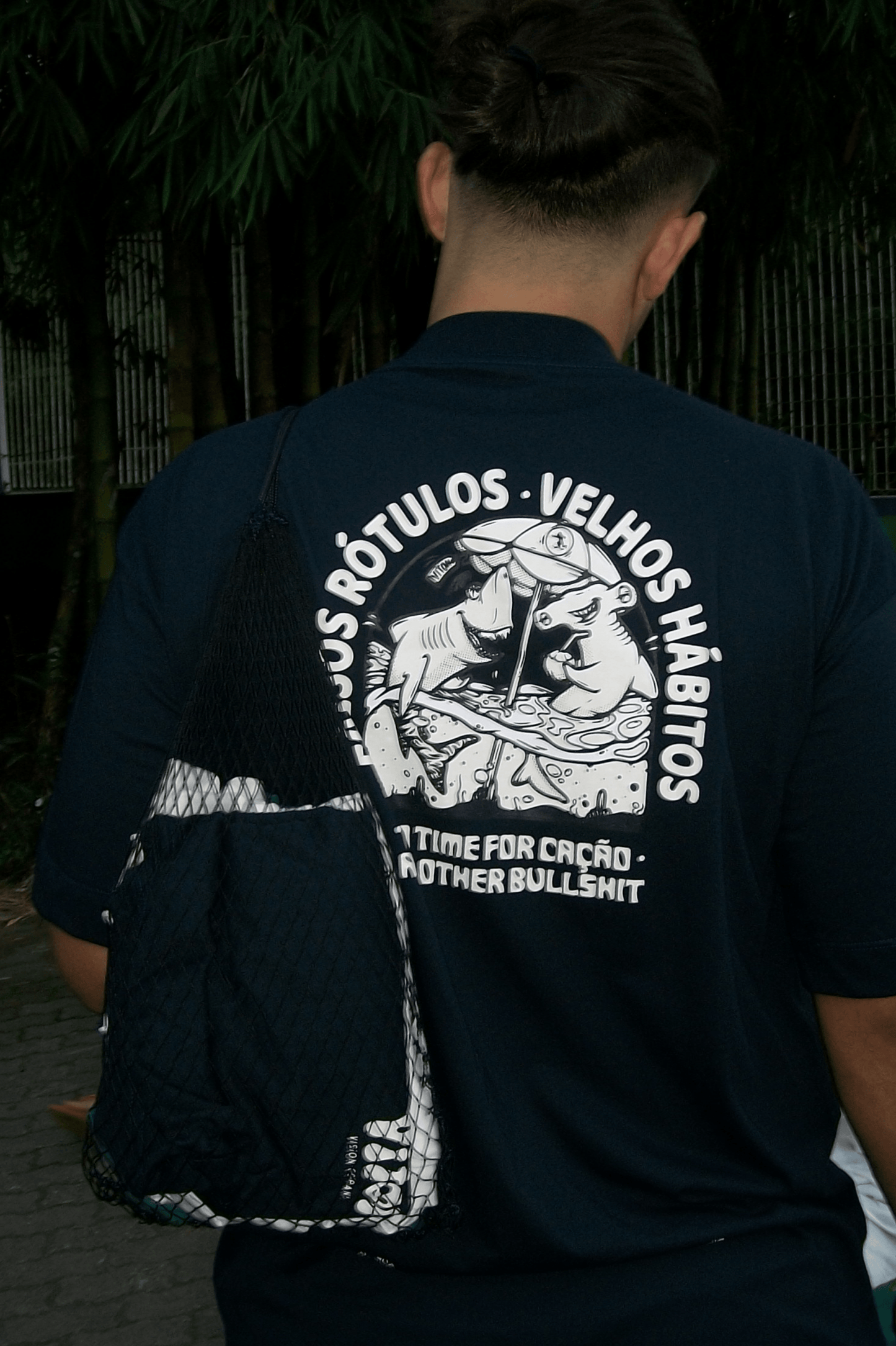 Camiseta Falsos Rótulos - Tubarão OffWhite